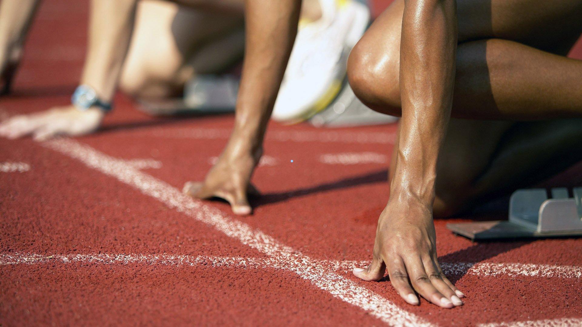 跨越界限的对话，约内斯库现身勇士主场观战 与新主帅深度交流引猜想